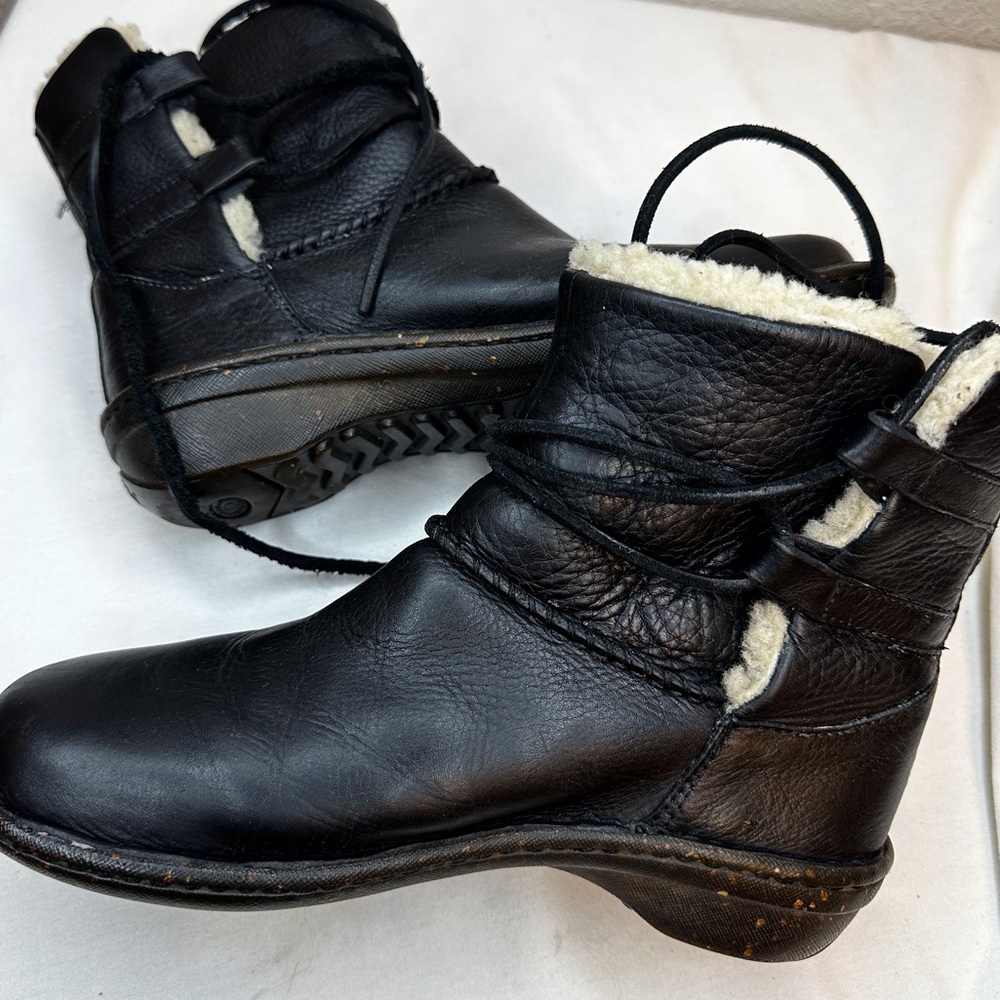UGG-Australian Vintage Black Shearling lined Soft Leather Boot